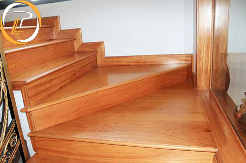 Sang trọng đến từng đường nét khi sử dụng mặt bậc cầu thang gỗ Lim