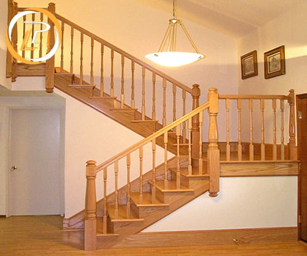 Cầu thang gỗ tự nhiên siêu đẹp sáng bừng không gian nội thất