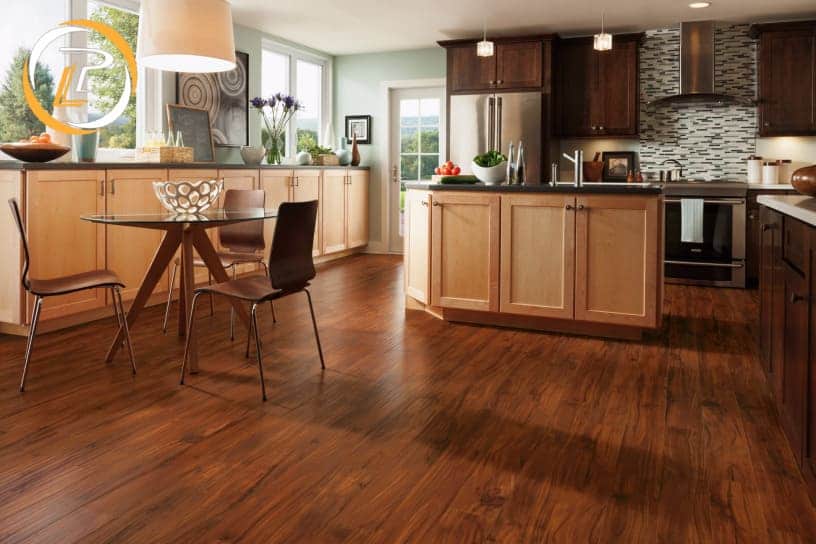 Mẫu nội thất phòng bếp gỗ tự nhiên sang trọng tối ưu diện tích