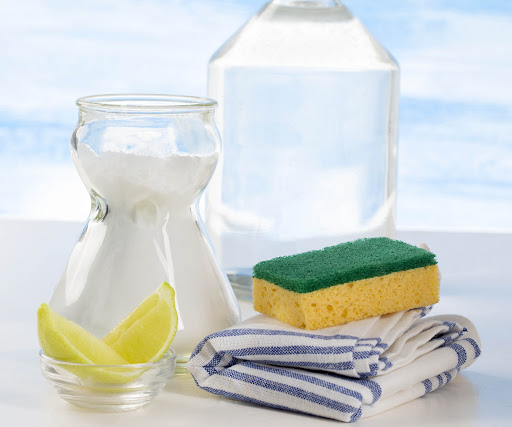 3 cách vệ sinh tủ bếp Acrylic sạch bóng như mới